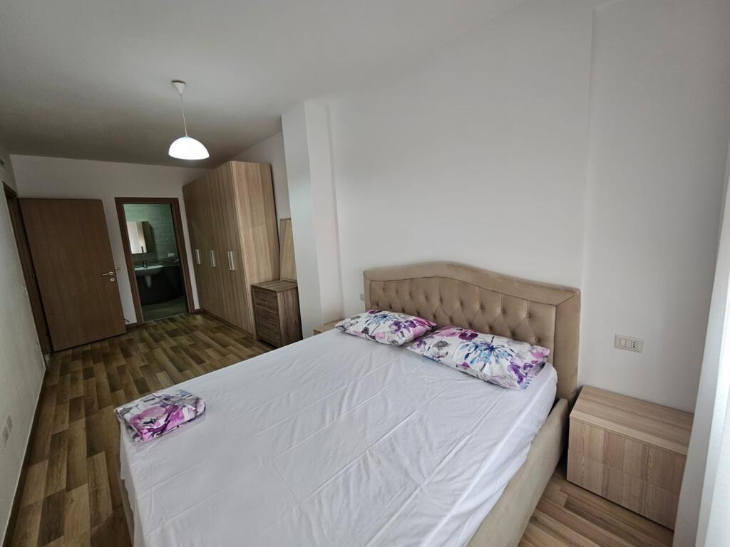 Apartament 2+1 per qera tek Rruga e Dibres!