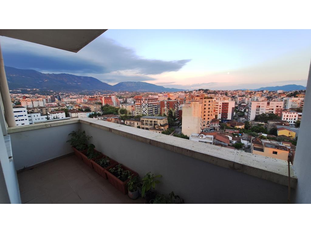 JAPIM ME QIRA APARTAMENT 3+1+2 NE BRRYL,PRANE MATERNITETIT TE RI !