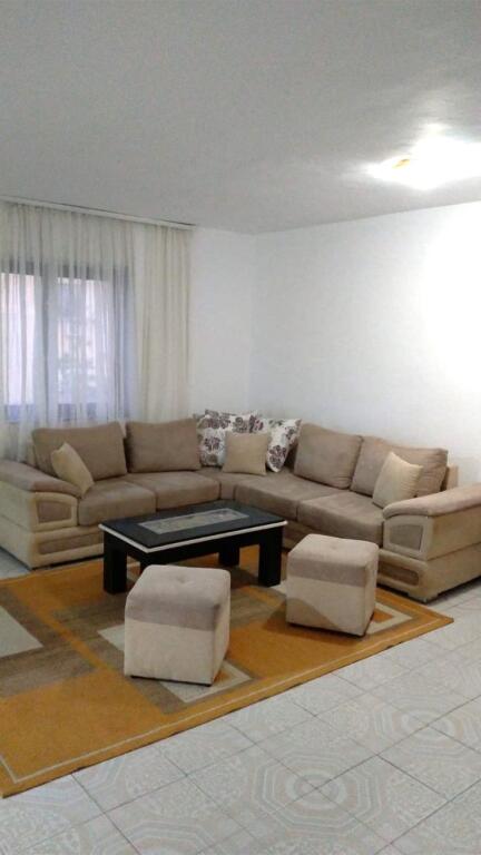 Prane Shkolles 9-vjecare“Vasil Shanto“jepet me qera apartament1+1,i mobiluar.  50,000Leke