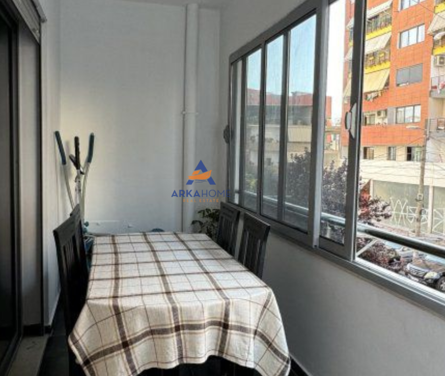 AFFITTASI APPARTAMENTO 2+1+BALCONE "UNAZA E RE,KOMPLEKSI ARLIS" 540 EURO.