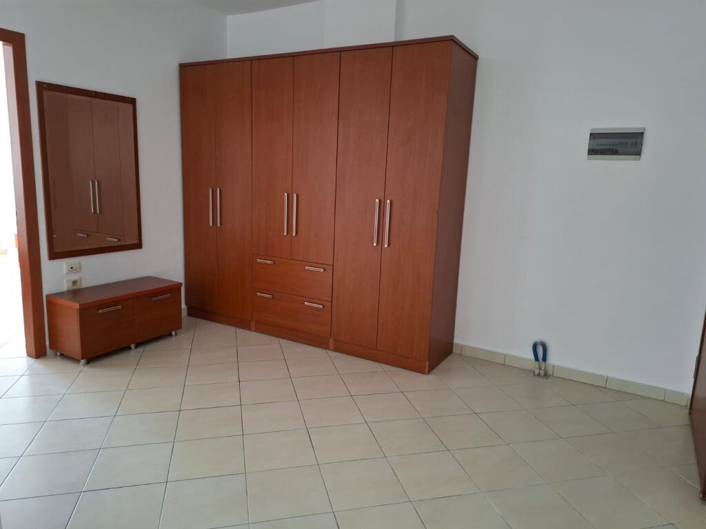 Jepet Me Qera Apartament 2+1+1 Ballkon
