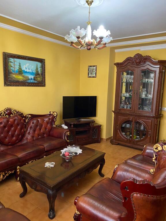 Jepet Me Qera Apartament 2+2 Tualete +1 Ballkon