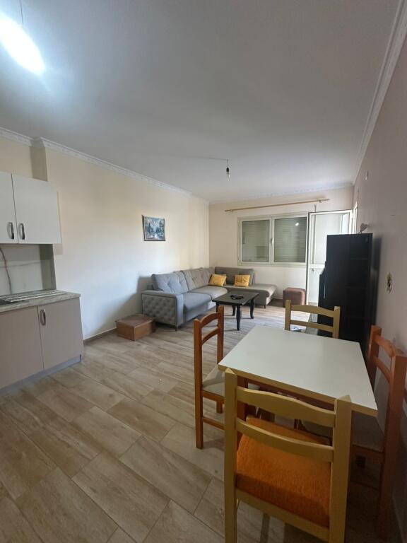 QERA 2+1 MOBILUAR KATI 4 ME ASHENSOR 300EURO 
