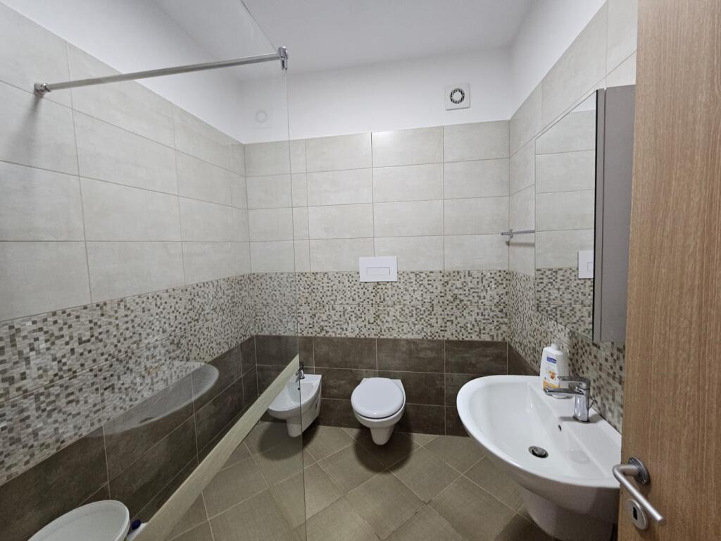 Apartament 2+1 per qera tek Rruga e Dibres!