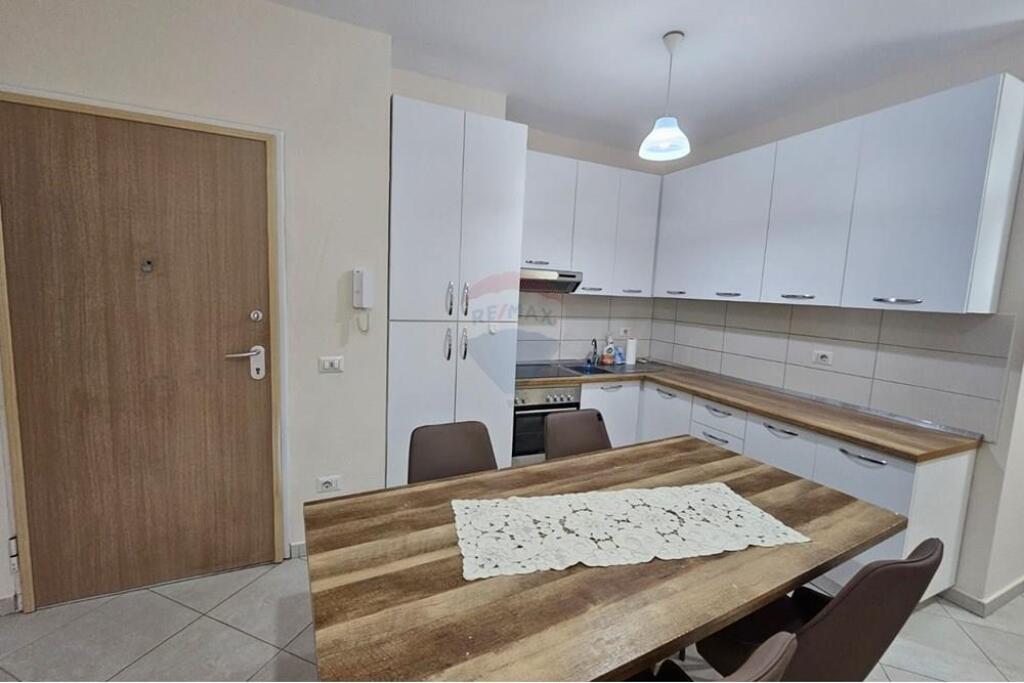 Apartament 2+1 per qira tek Rruga e Dibres!