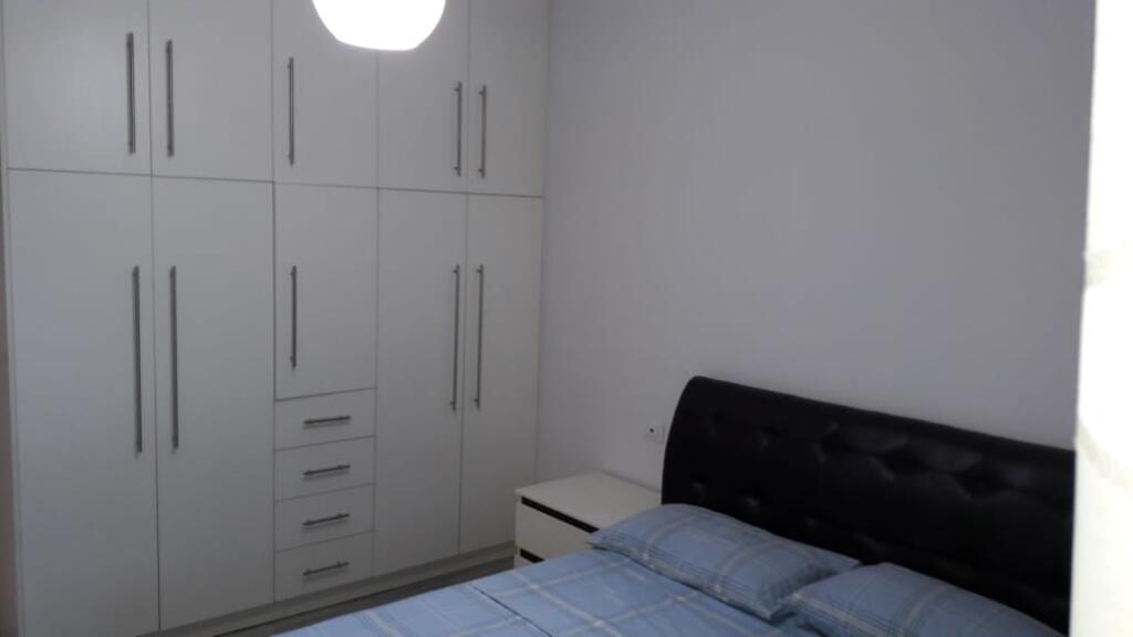 2+1,arredato via Peti,600 euro,offerto anche parcheggio a costo aggiuntivo