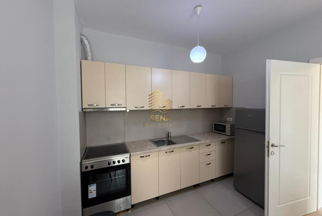 Qira, Apartament 1+1+blk, Kinostudio, 400 ALL/muaj