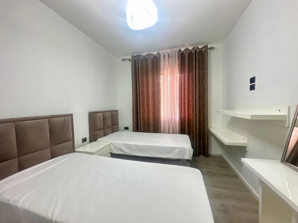 Apartament me qira 2+1+2 + parkim – Rr. Elbasanit, 7 Xhuxhat