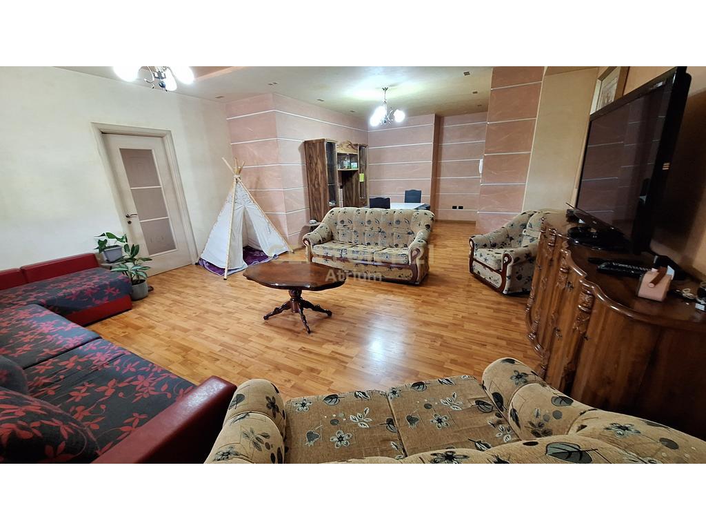 JAPIM ME QIRA APARTAMENT 3+1+2 NE BRRYL,PRANE MATERNITETIT TE RI !