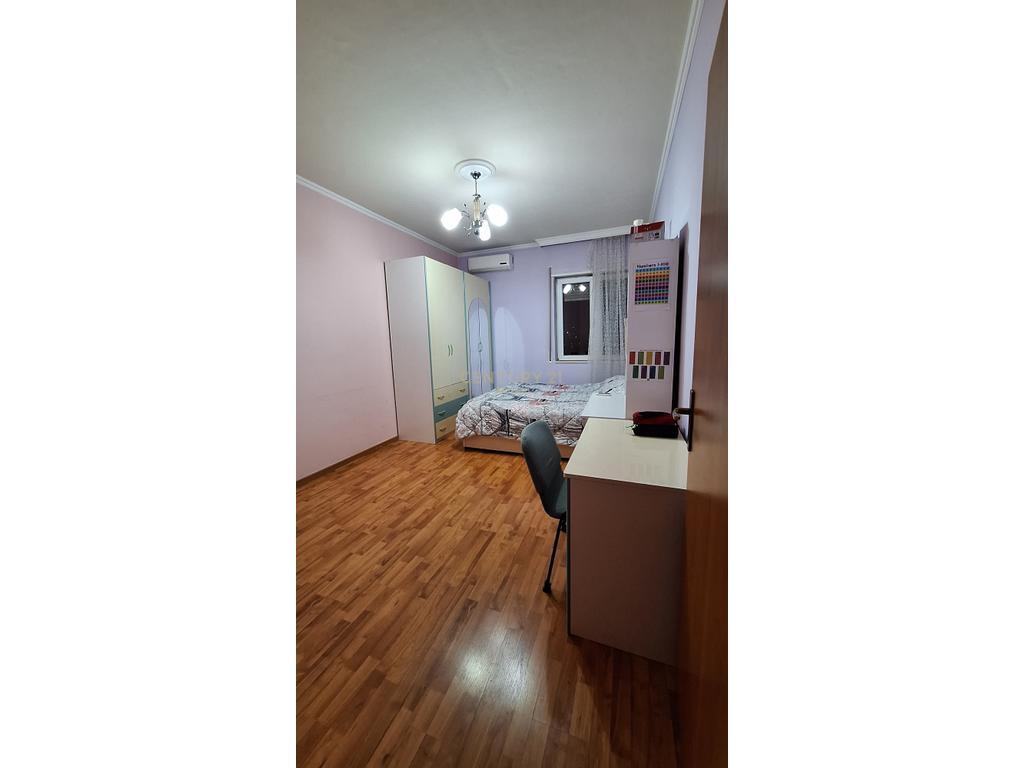 JAPIM ME QIRA APARTAMENT 3+1+2 NE BRRYL,PRANE MATERNITETIT TE RI !