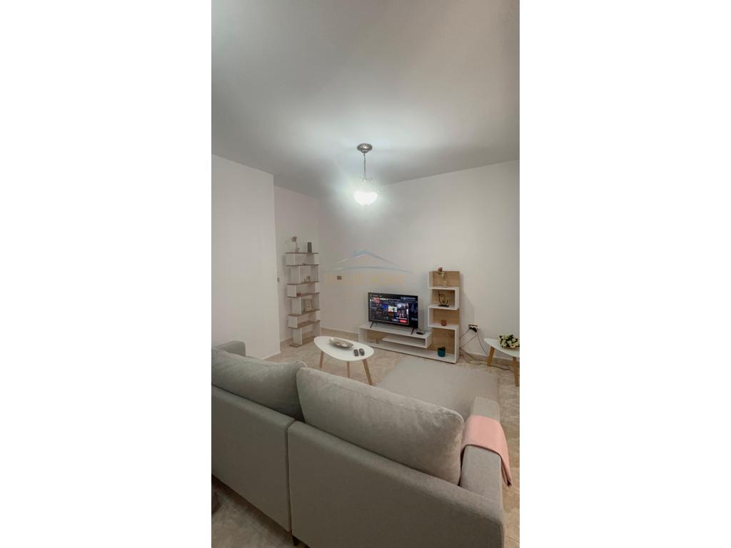 APARTAMENT 1+1 ME QERA ZOGU ZI