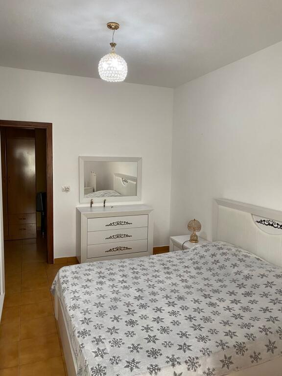 Jepet Me Qera Apartament 2+2 Tualete +1 Ballkon