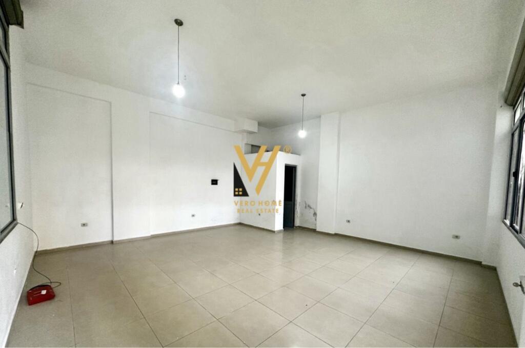 SHOP FOR SALE 46 M2 IN YZBERISHT 79,000 EURO