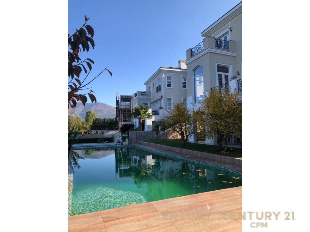 ROLLING HILLS 1 – 3-Storey Villa with Pool for Rent!