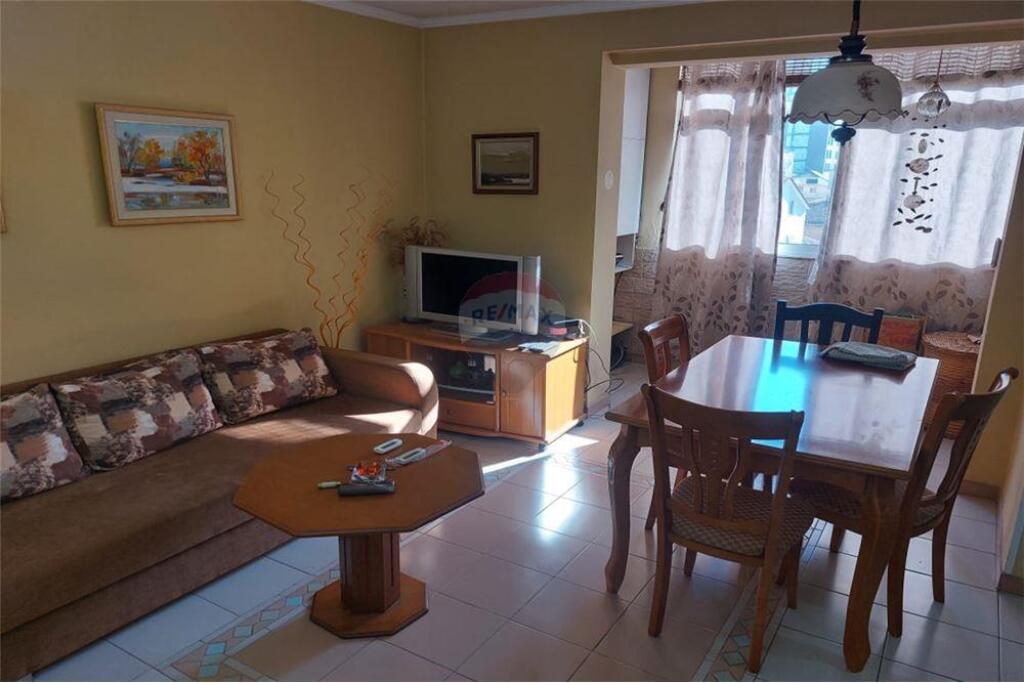 APARTAMENT 3+1 ME QIRA TEK SHKOLLA PARTIZANI !