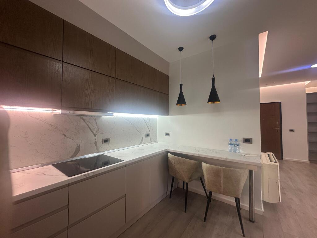Apartament me qira 2+1+2 + parkim – Rr. Elbasanit, 7 Xhuxhat