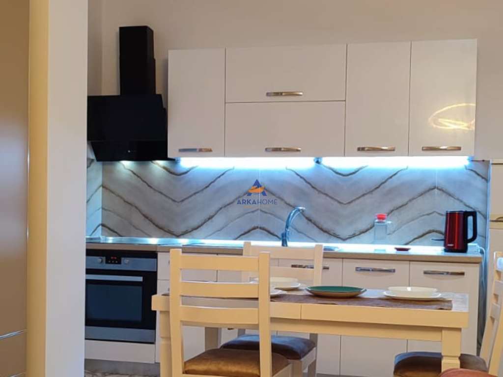 JEPET ME QERA APARTAMENT 1+1 " RRUGA NDRE MJEDA" 480 EURO.