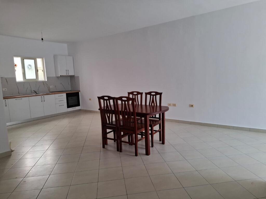 Jepet Me Qera Apartament 2+1+1 Ballkon