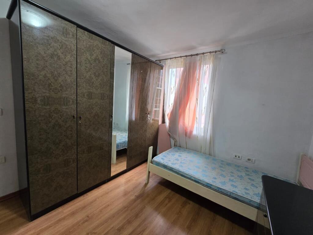 Jepet me qera Apartament 1+1 Rruga Qemal Stafa