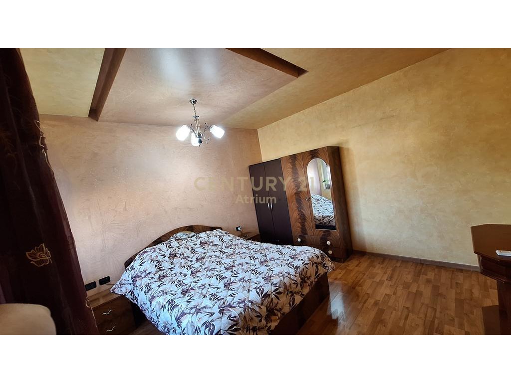 JAPIM ME QIRA APARTAMENT 3+1+2 NE BRRYL,PRANE MATERNITETIT TE RI !