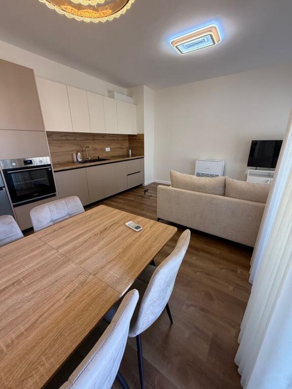 APARTAMENT ME QERA 1+1 QENDER 650 EURO