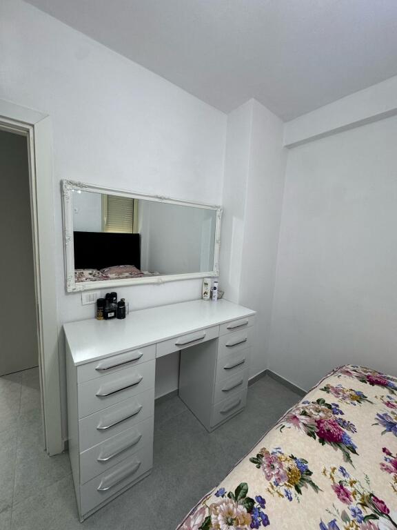 Apartament 2+1 me qera ne Shkoze te Kompleksi i Tom Doshit!!
