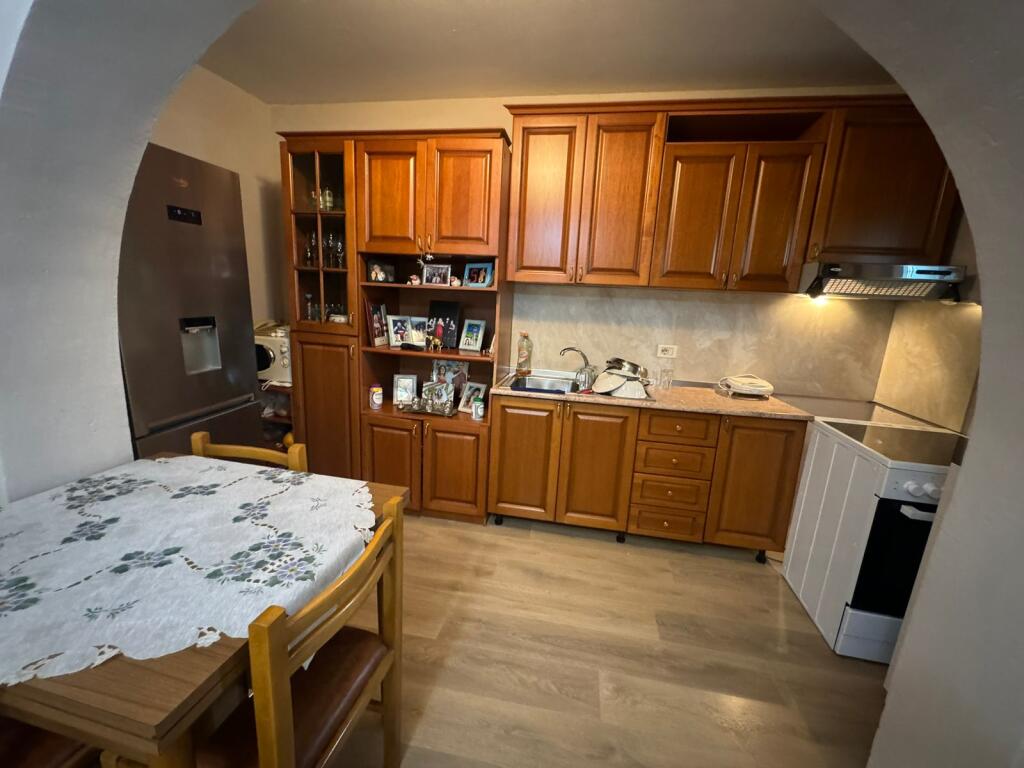 Apartament me qira 1+1 – pranë Shkollës Osman Myderizi