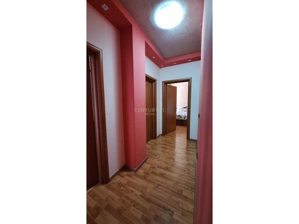 JAPIM ME QIRA APARTAMENT 3+1+2 NE BRRYL,PRANE MATERNITETIT TE RI !