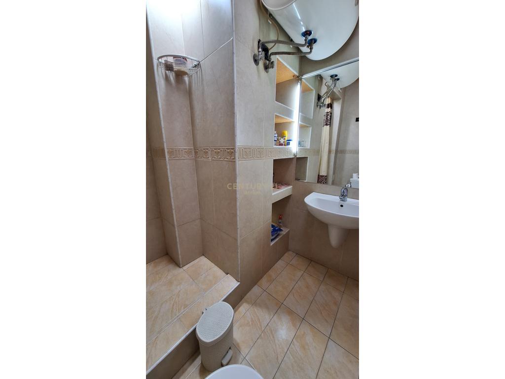 JAPIM ME QIRA APARTAMENT 3+1+2 NE BRRYL,PRANE MATERNITETIT TE RI !