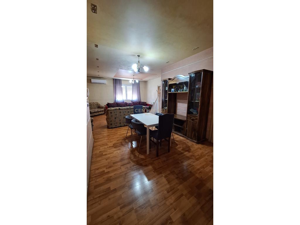 JAPIM ME QIRA APARTAMENT 3+1+2 NE BRRYL,PRANE MATERNITETIT TE RI !