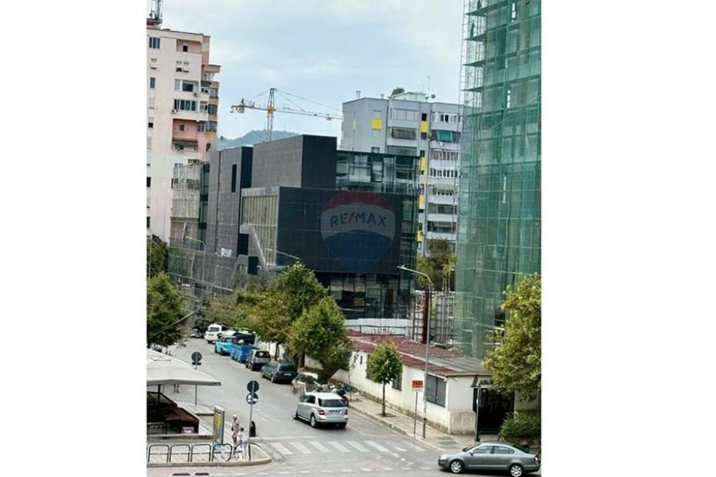 GARSIONIERE ME QIRA , RRUGA E KAVAJËS