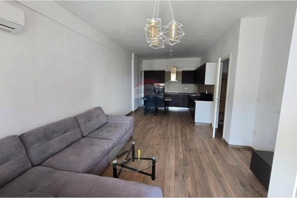 Apartament 1+1+ parking me qera Zogu i Zi