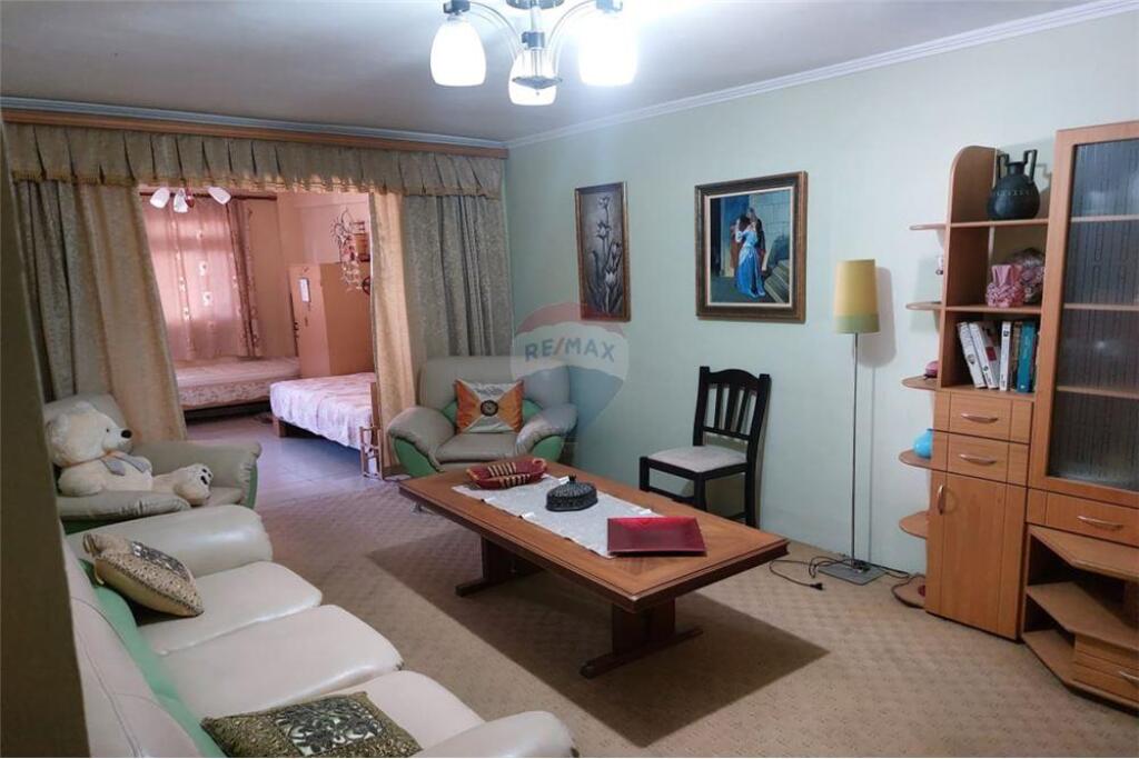 APARTAMENT 3+1 ME QIRA TEK SHKOLLA PARTIZANI !