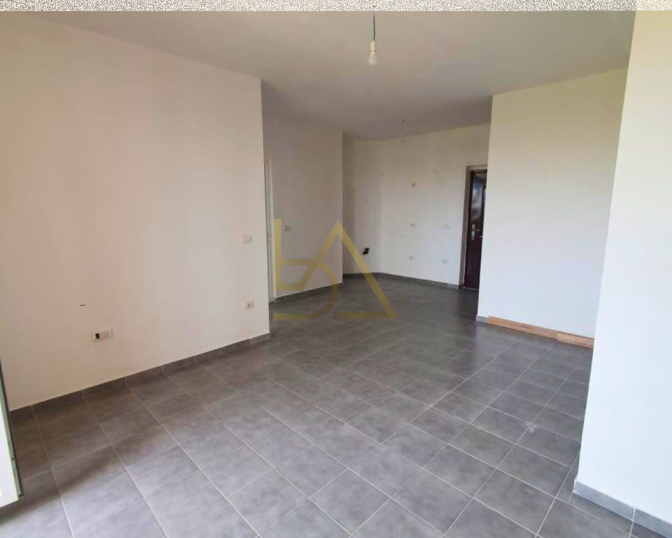 Shitet Apartament në Kavajë – Qerret