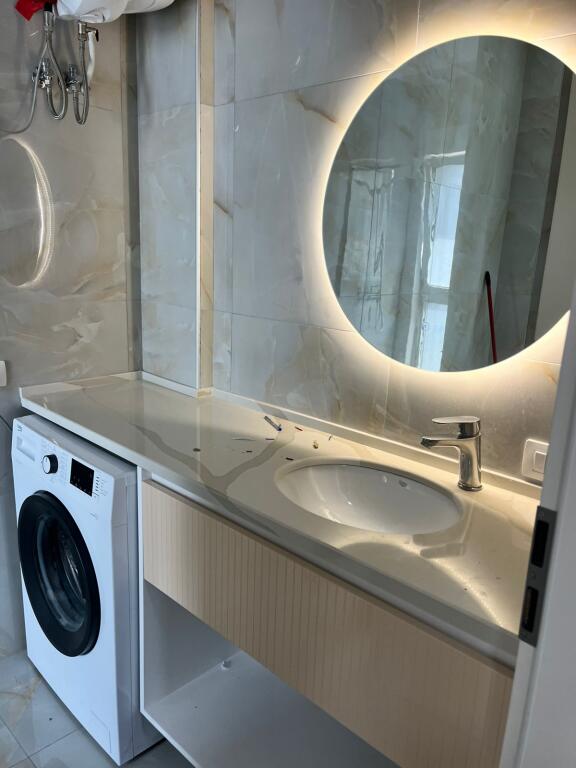 ofrohet apartament 2+1 me qira te kontakti