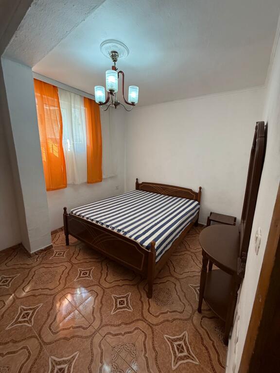 Appartamento 1+1 in affitto in Via Besa (30.000 leke)