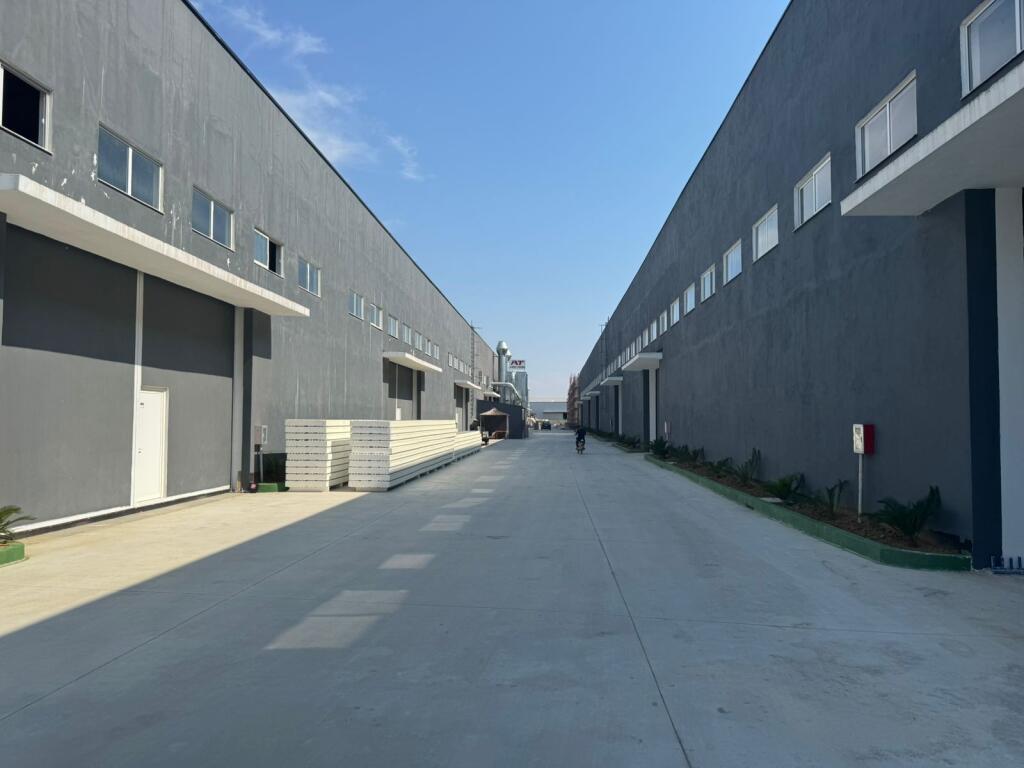 Capannone in affitto, 5000m2, Autostrada Tirana - Durazzo (10.000 Euro)