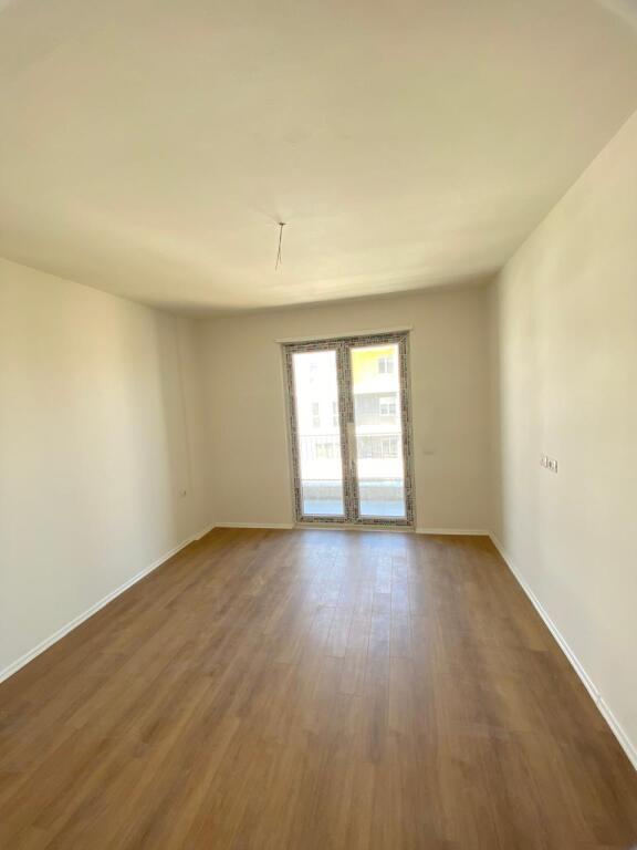 Shitet apartament