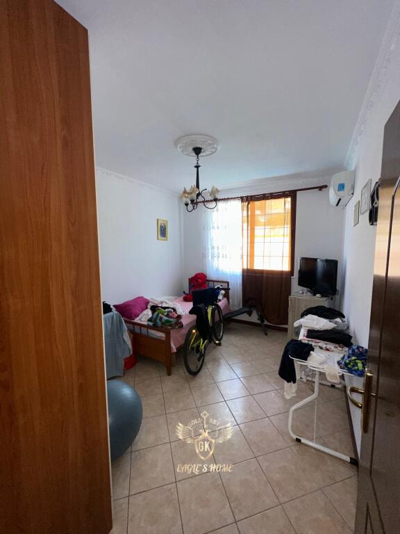 PËR SHITJE NË VOLLGA ZONA MË E MIRË NË QYTET PAMJE NGA DETI DHE PISCINA