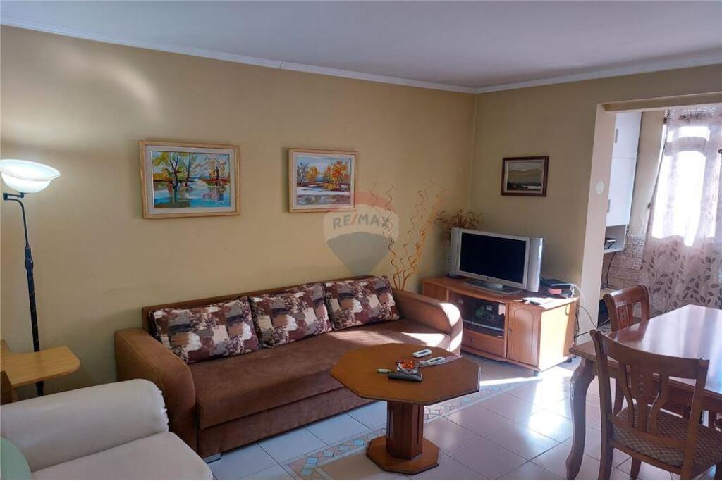 APARTAMENT 3+1 ME QIRA TEK SHKOLLA PARTIZANI !