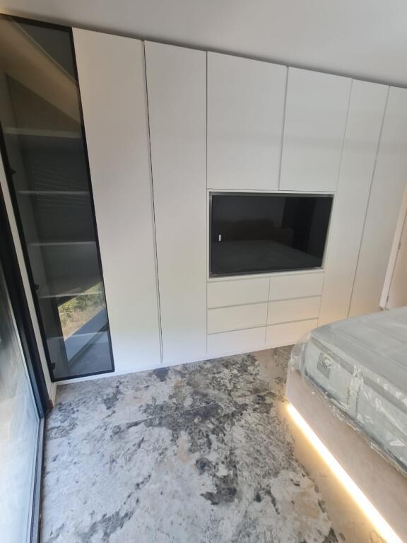 Apartament Modern 1+1 me Pamje mahnitëse nga Liqeni – Liqeni i Thatë, Tiranë✨