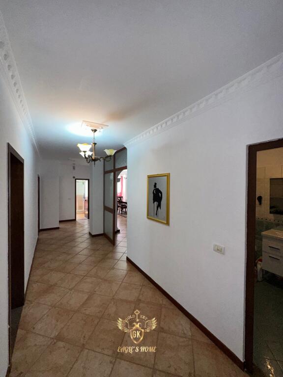 PËR SHITJE NË VOLLGA ZONA MË E MIRË NË QYTET PAMJE NGA DETI DHE PISCINA