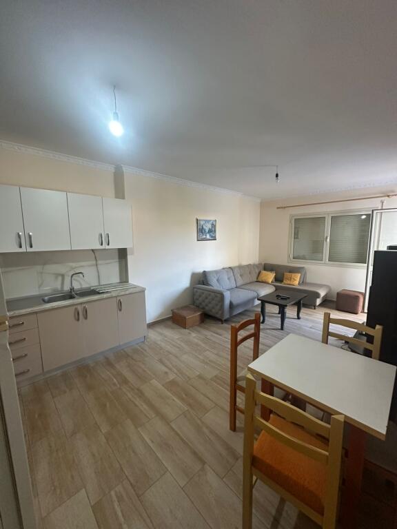 QERA 2+1 MOBILUAR KATI 4 ME ASHENSOR 300EURO 
