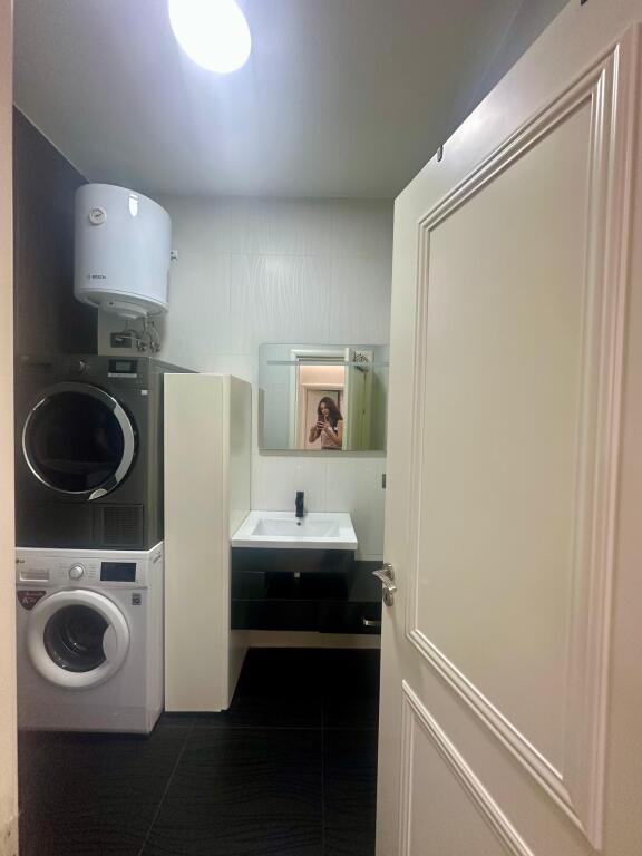 Apartament me qira 2+1+2 + parkim – Rr. Elbasanit, 7 Xhuxhat