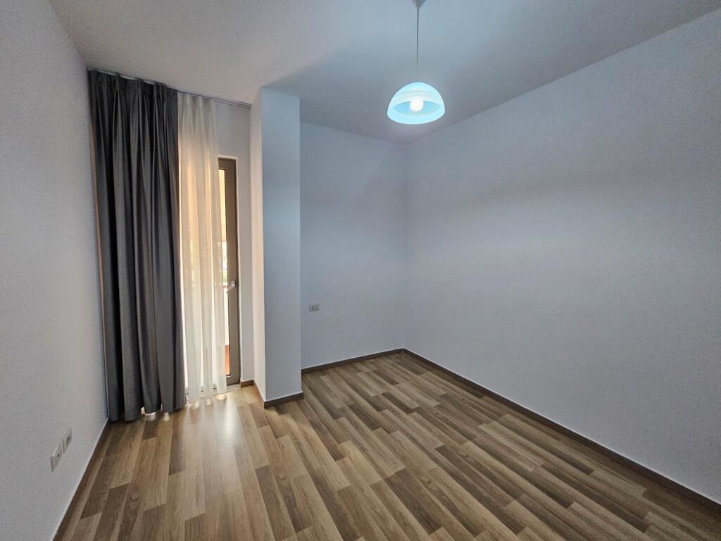 Apartament 2+1 per qera tek Rruga e Dibres!