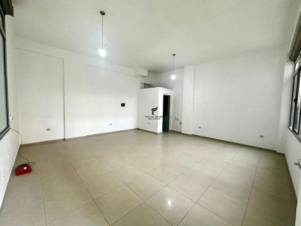 BUSINESS PREMISES FOR SALE 50M2 YZBERISHT 79,000 EURO
