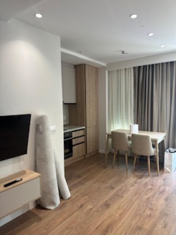 Garsoniere me qera te liqeni thate/500€ e sapo mobiluar