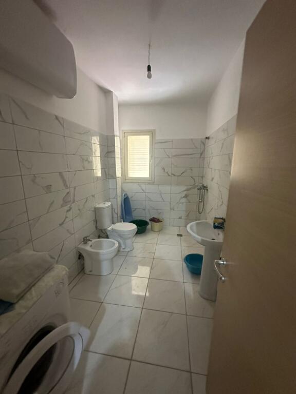 QERA 2+1 MOBILUAR KATI 4 ME ASHENSOR 300EURO 
