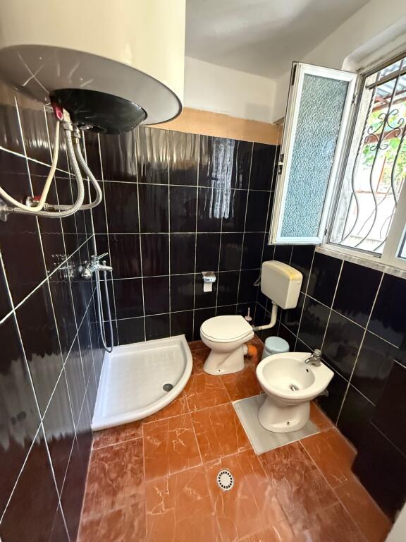 Appartamento 1+1 in affitto in Via Besa (30.000 leke)
