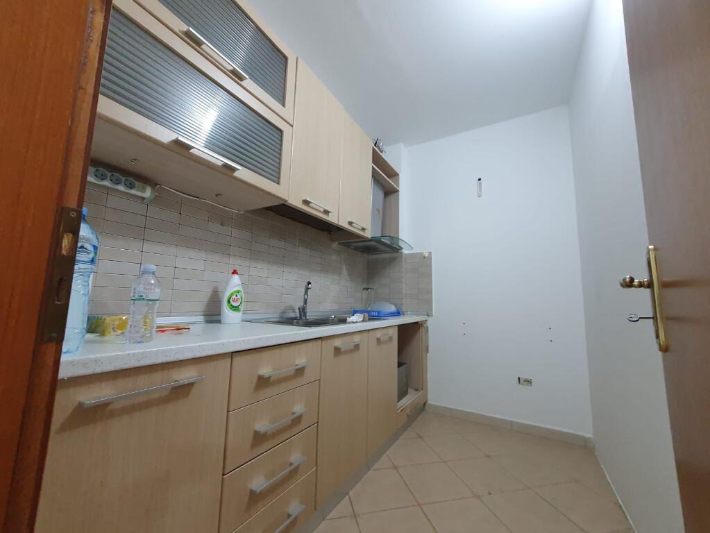 APARTAMENT ME QERA 1+1 PAZARI I RI 400 EURO